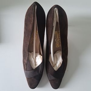 NWOT Salvatore Ferragamo Brown Suede Pumps